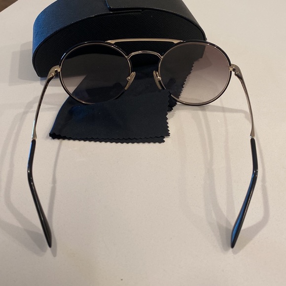Prada sunglasses - Picture 3 of 4